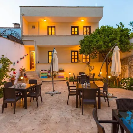 Old Town Boutique فندق كوشاداسيه